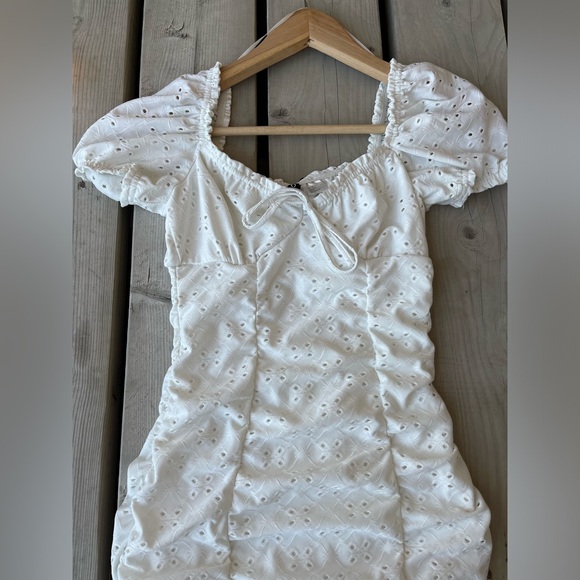 Body fit Off the shoulder Dress 🤍 - Picture 2 of 7